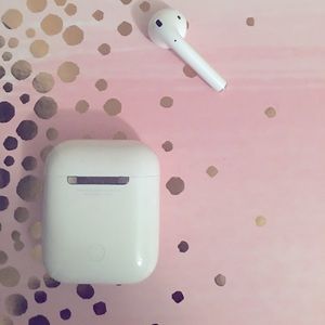 (Right)Single Apple AirPod ..Sanitized with case